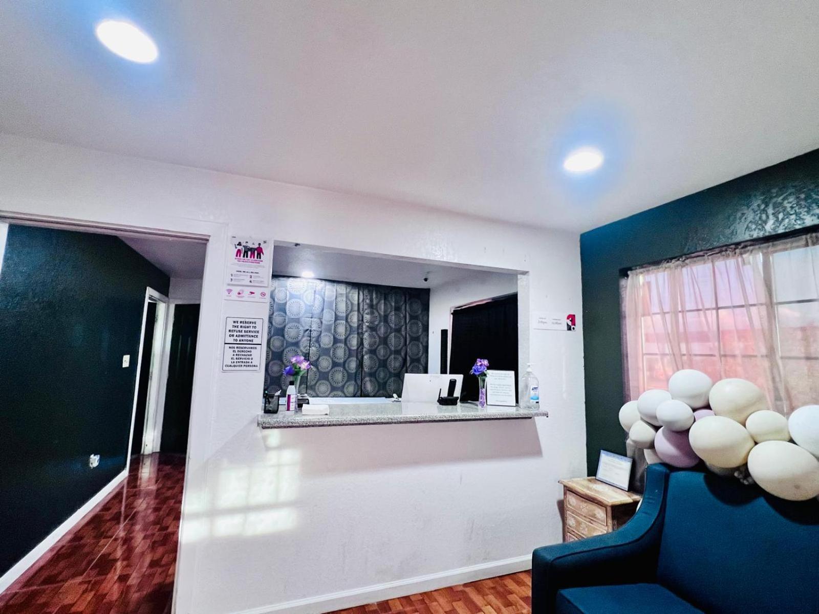 Oyo Garden Inn And Suites Pearsall I-35 East ภายนอก รูปภาพ
