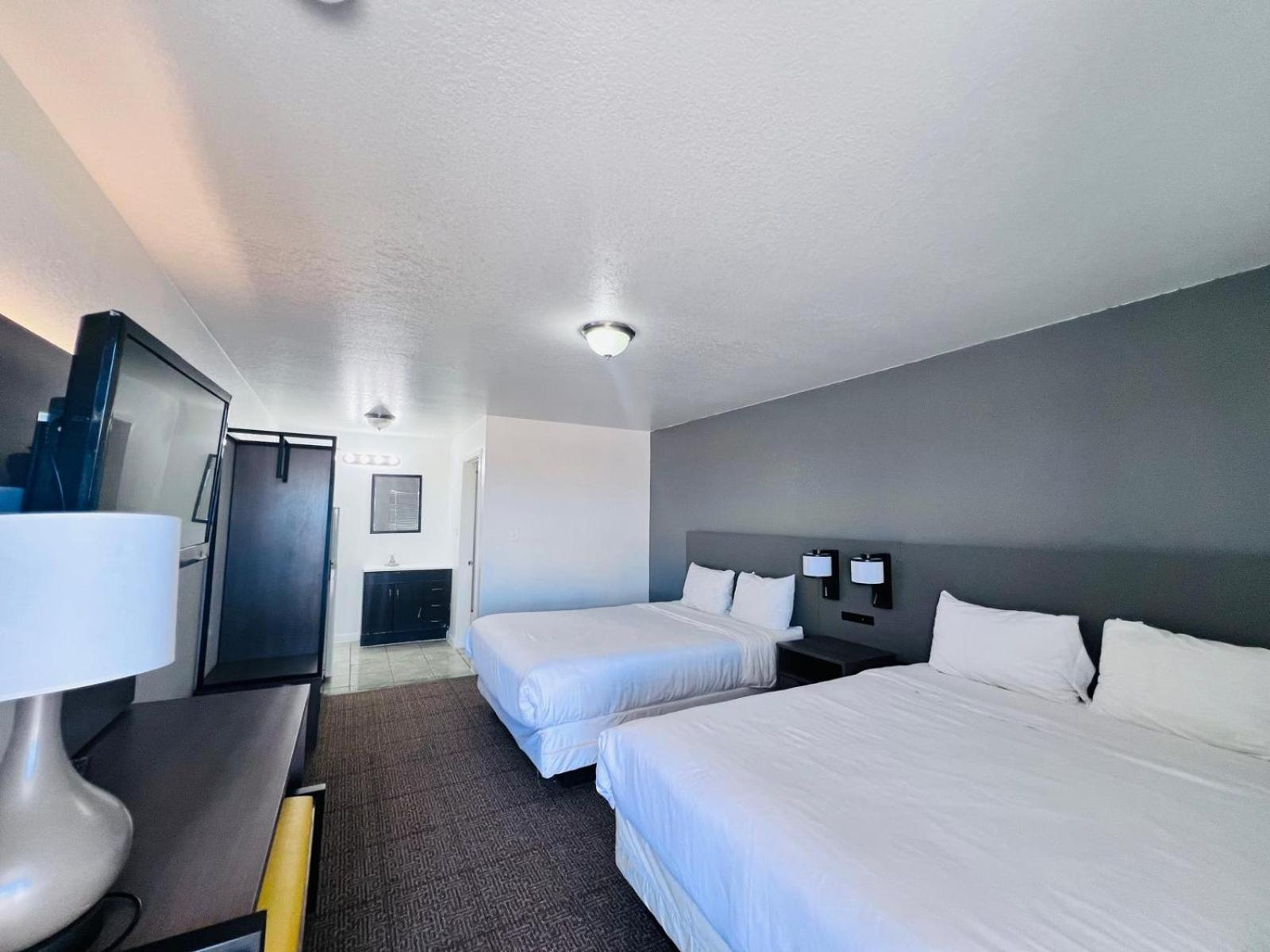 Oyo Garden Inn And Suites Pearsall I-35 East ภายนอก รูปภาพ