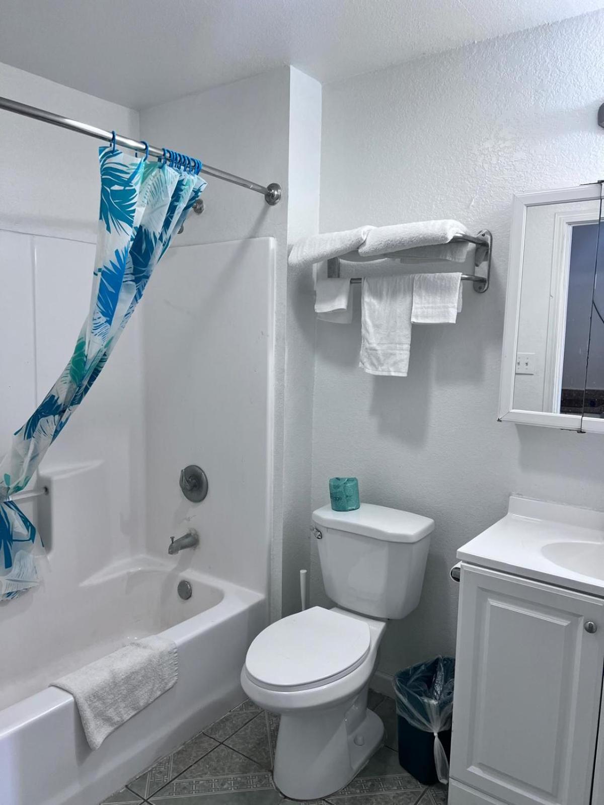 Oyo Garden Inn And Suites Pearsall I-35 East ภายนอก รูปภาพ