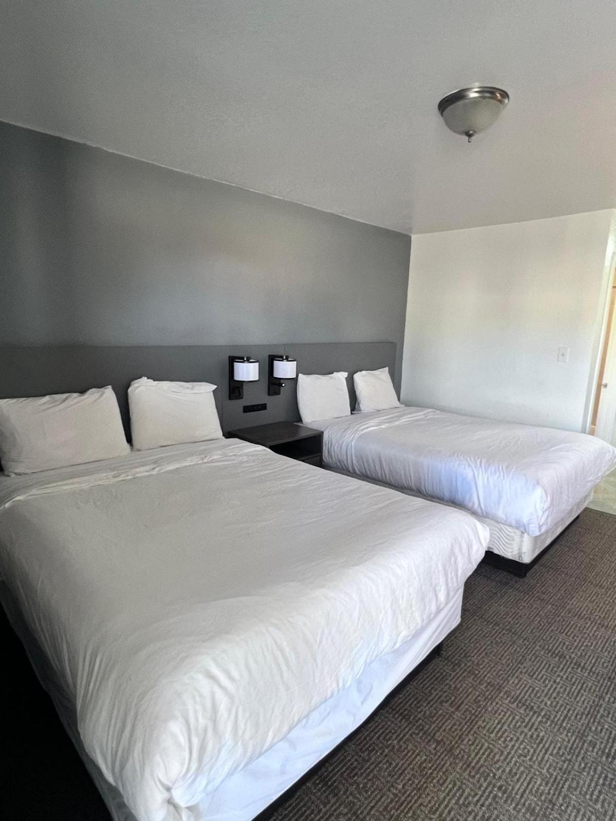 Oyo Garden Inn And Suites Pearsall I-35 East ภายนอก รูปภาพ