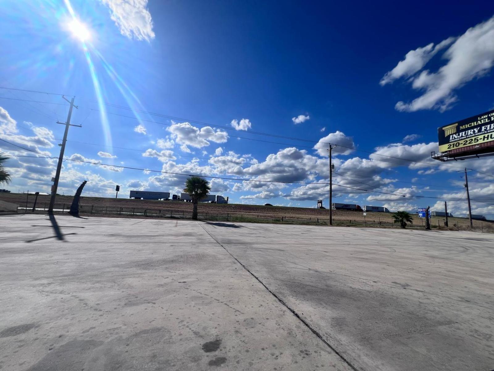 Oyo Garden Inn And Suites Pearsall I-35 East ภายนอก รูปภาพ