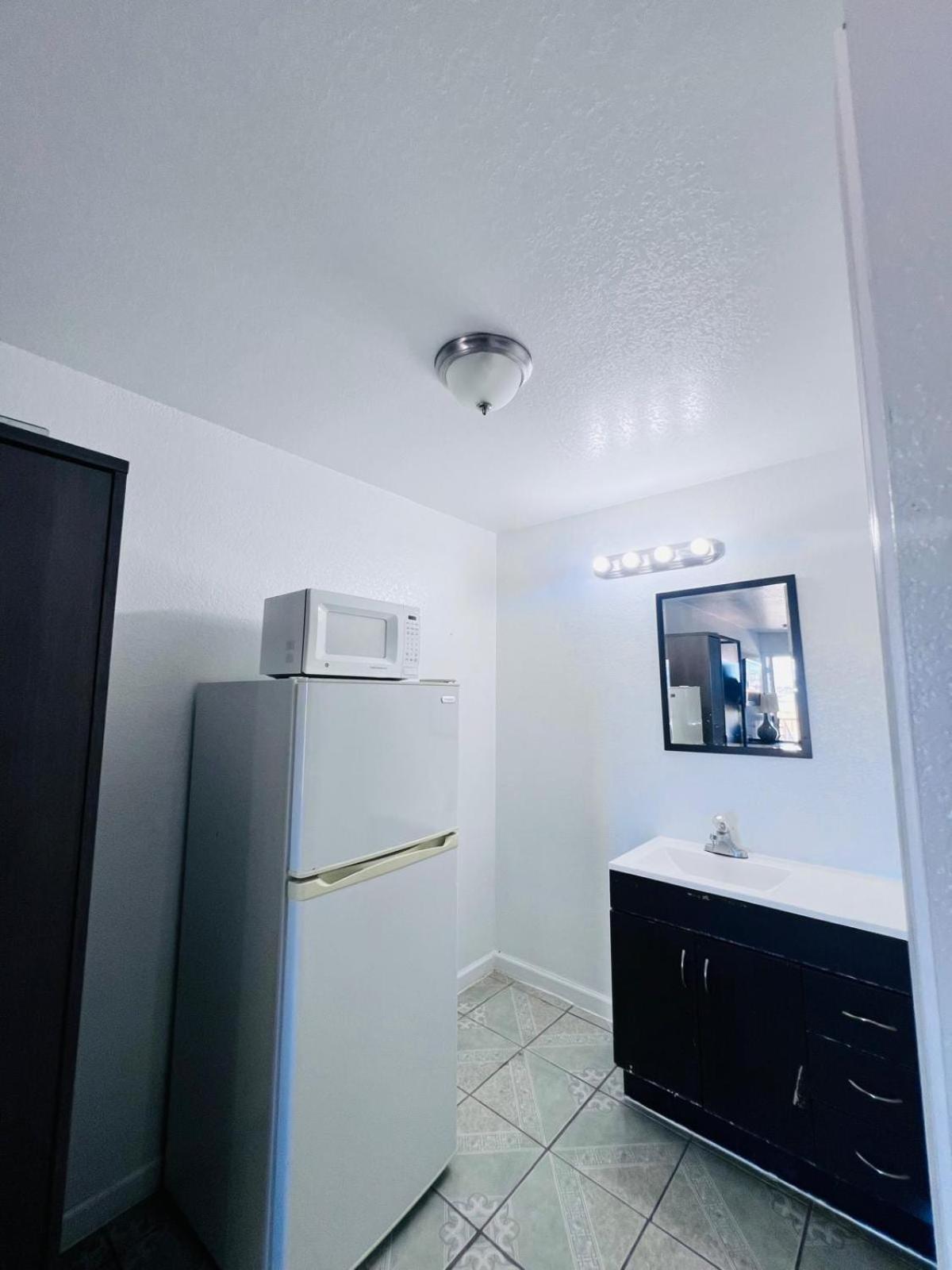 Oyo Garden Inn And Suites Pearsall I-35 East ภายนอก รูปภาพ