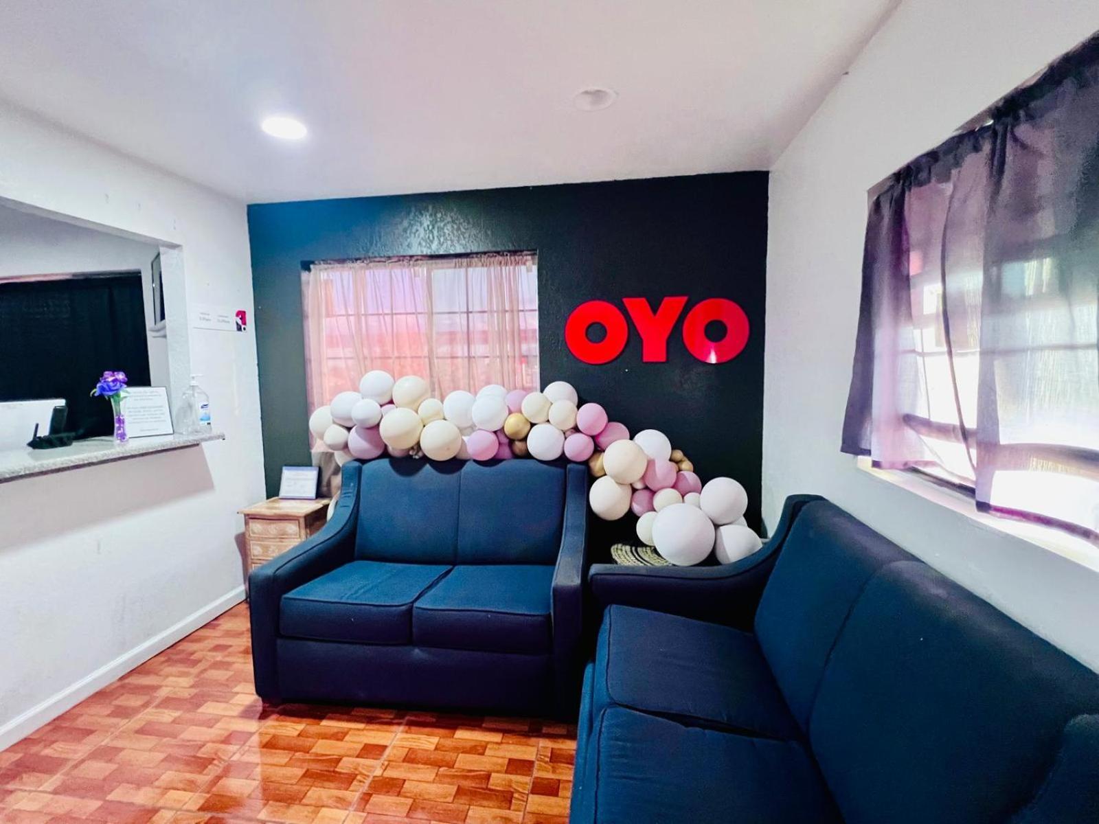 Oyo Garden Inn And Suites Pearsall I-35 East ภายนอก รูปภาพ