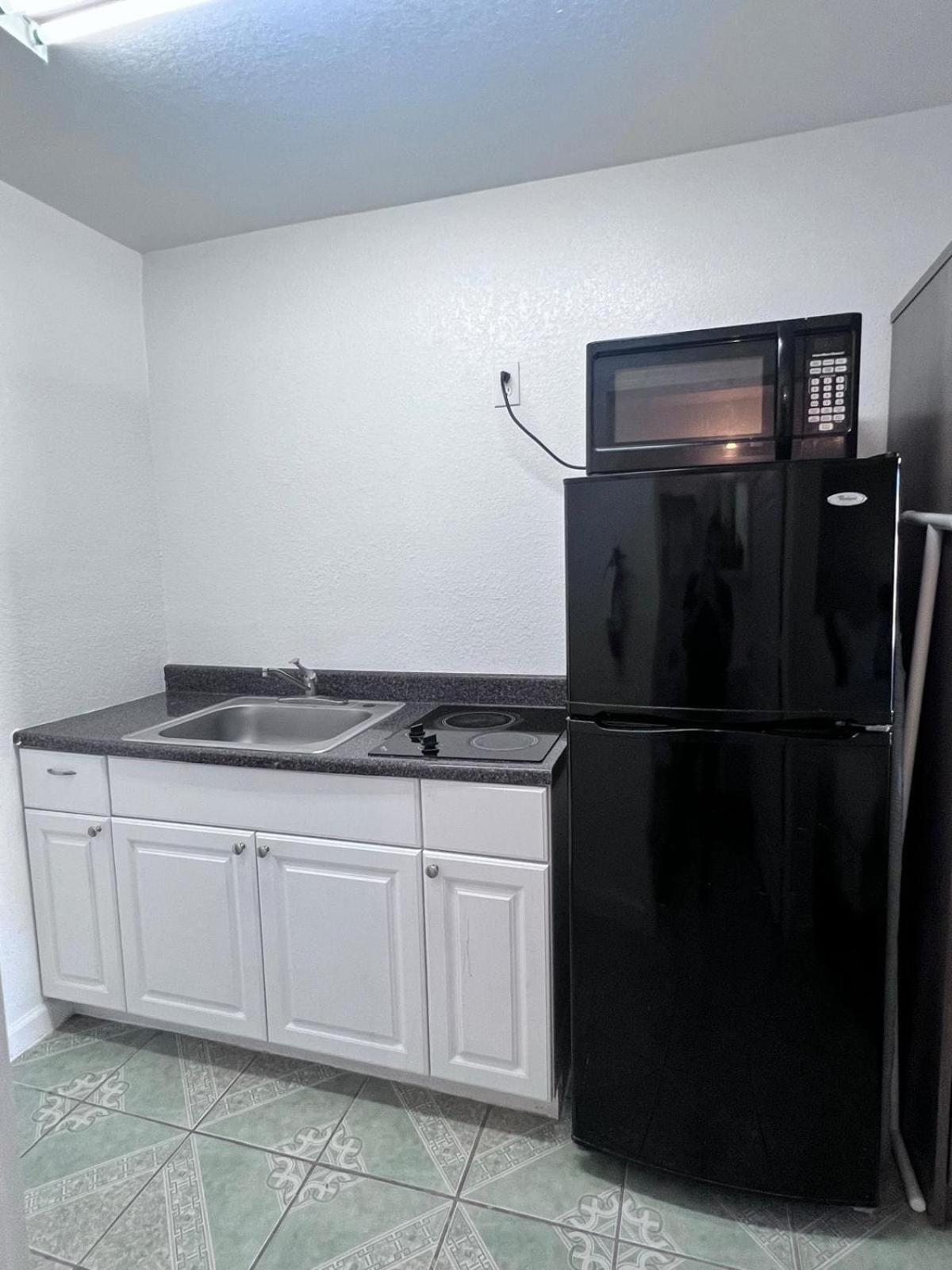 Oyo Garden Inn And Suites Pearsall I-35 East ภายนอก รูปภาพ